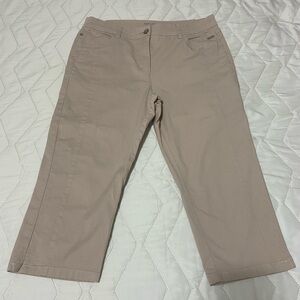 DKR & Co. Woman’s tan capris, size 10